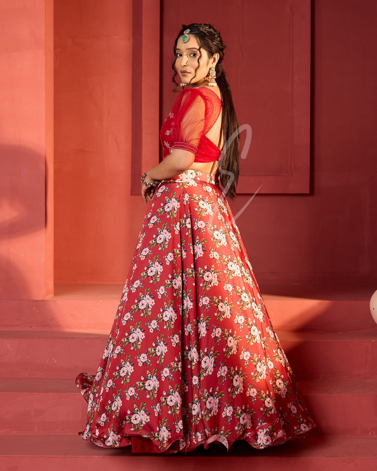 This maroon set is a perfect mix of elegance